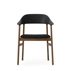 Normann Copenhagen Herit Spisebordsstol med Armlán Polstret Røget Egetrá/ Sort