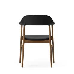 Normann Copenhagen Herit Spisebordsstol med Armlán Láder Polstret Røget Egetrá/ Sort