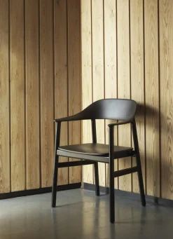 Normann Copenhagen Herit Spisebordsstol med Armlán Røget Egetrá/ Sort