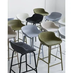 Normann Copenhagen Hyg Barstol H75 Polstret Sort Stål/Main Line Flax MLF20