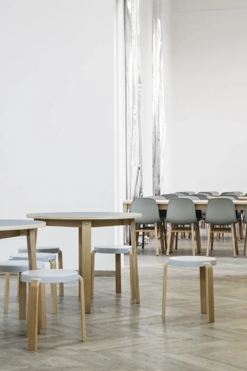 Normann Copenhagen Slice Bord Egetrá/ LinoleumØ95