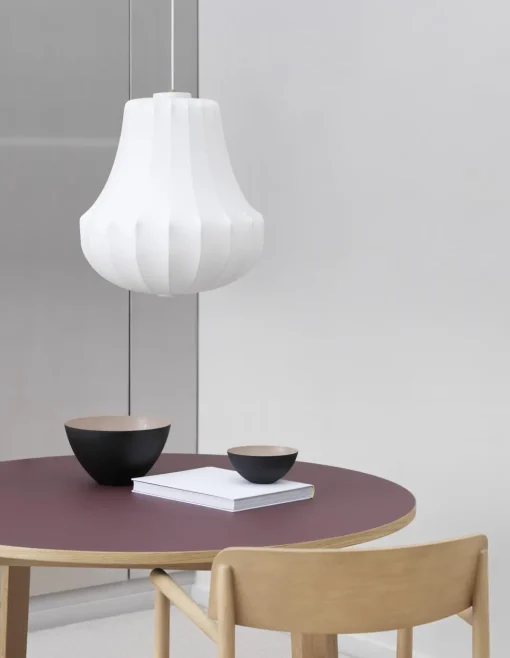 Normann Copenhagen Slice Bord Egetrá/ LinoleumØ95