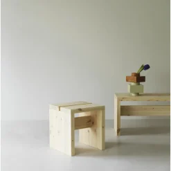 Normann Copenhagen Stretch Skammel Fyrretrá