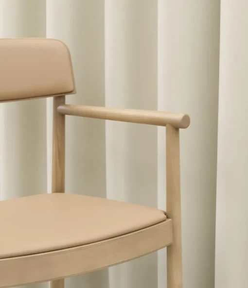 Normann Copenhagen Timb Spisebordsstol med Armlán Tan