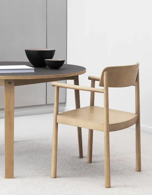 Normann Copenhagen Timb Spisebordsstol med Armlán Tan