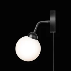 Nuura Apiales Váglampe Satin Sort med Ledning