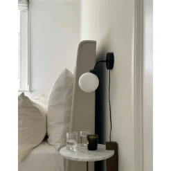 Nuura Apiales Váglampe Satin Sort med Ledning
