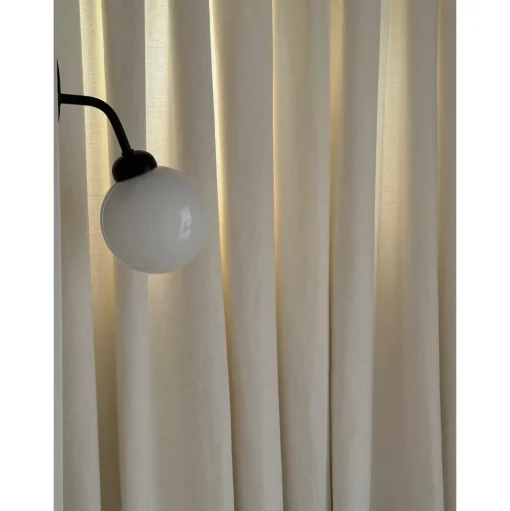 Nuura Apiales Váglampe Satin Sort med Ledning