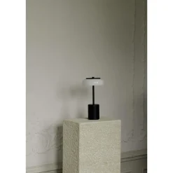 Nuura Blossi Transportabel Lampe Mini Sort/Opal