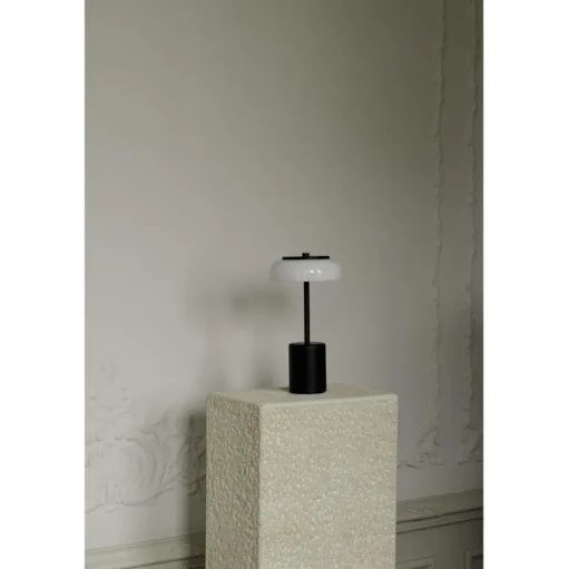 Nuura Blossi Transportabel Lampe Mini Sort/Opal