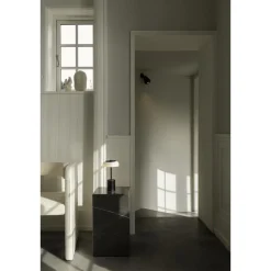 Nuura Blossi Transportabel Lampe Mini Sort/Opal