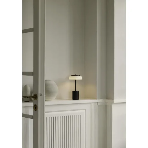 Nuura Blossi Transportabel Lampe Mini Sort/Opal