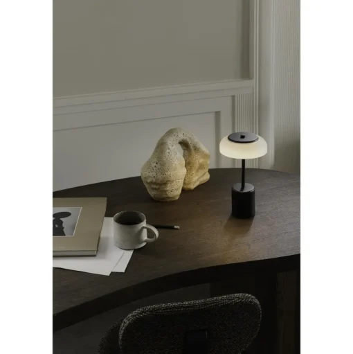 Nuura Blossi Transportabel Lampe Mini Sort/Opal