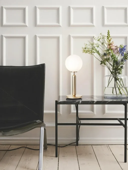 Nuura Miira Bordlampe Messing/Opal Hvid