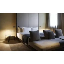 Oluce Duca Bordlampe Grå