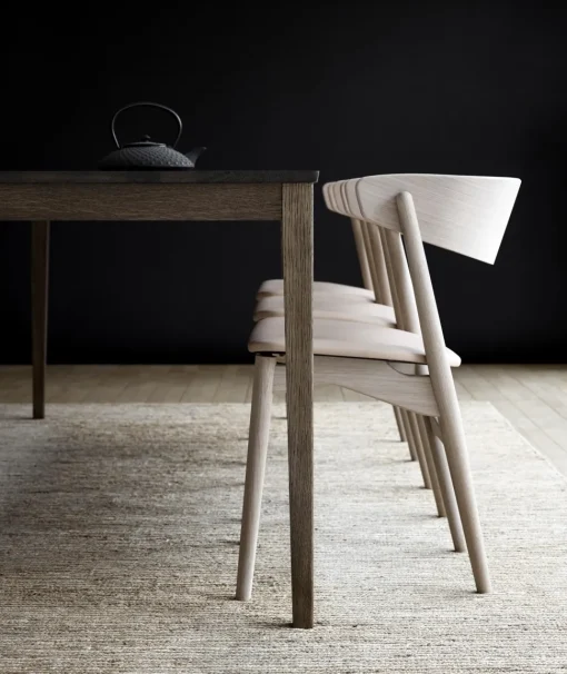 Sibast Furniture No 7 Spisebordsstol Mørkolieret Egetrá og Sort Láder