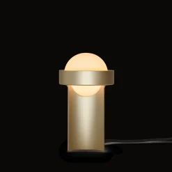 Tala Loop Bordlampe Lille Guld med Sphere III