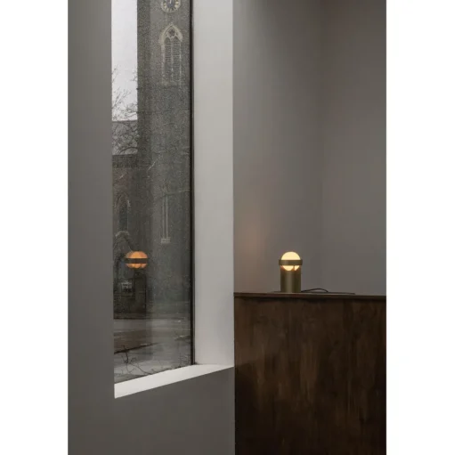 Tala Loop Bordlampe Lille Guld med Sphere III