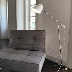 TATO Beghina Gulvlampe Mat Hvid & Krom
