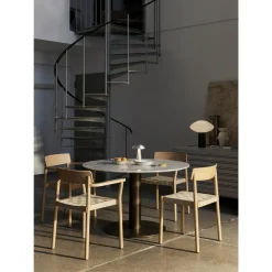 &Tradition Betty TK9 Spisebordsstol Med Armlán Sort/Natural