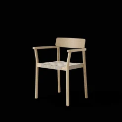 &Tradition Betty TK9 Spisebordsstol Med Armlán Eg/Natural