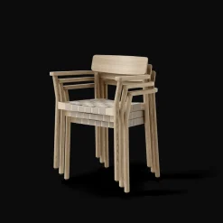 &Tradition Betty TK9 Spisebordsstol Med Armlán Eg/Natural