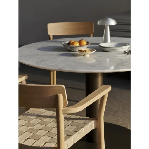 &Tradition Betty TK9 Spisebordsstol Med Armlán Eg/Natural
