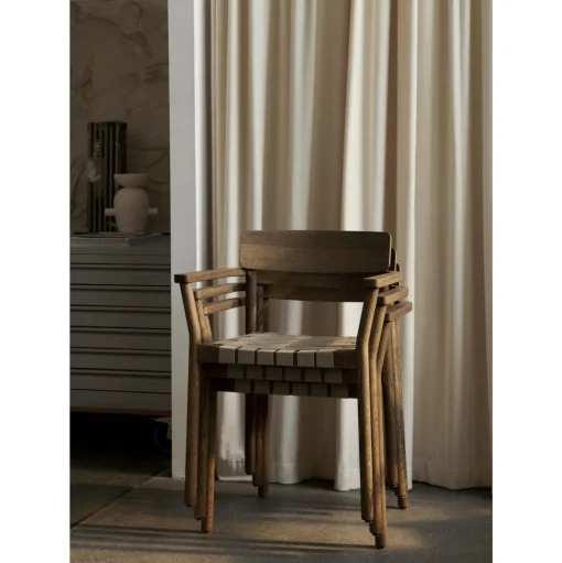 &Tradition Betty TK9 Spisebordsstol Med Armlán Eg/Natural