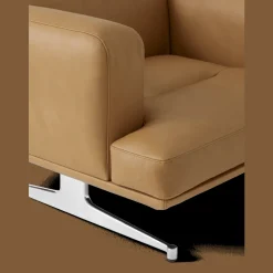 &Tradition Inland AV21 Lánestol Cognac Láder/Poleret Aluminium