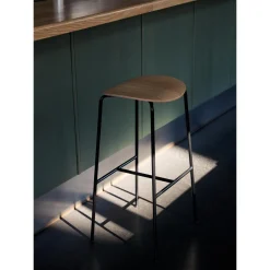 &Tradition Pavilion AV37 Counter Barstol Lakeret Eg