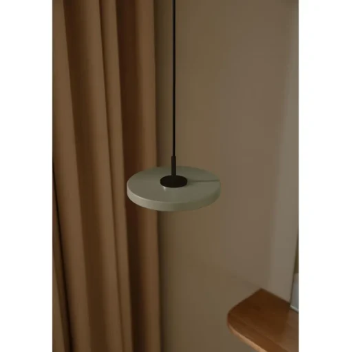 Umage Asteria Micro Pendel Med Lysdámper Nuance Olive/Sort Top
