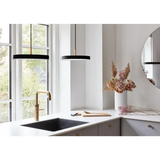 Umage Asteria Mini Pendel Sort med Messing Top