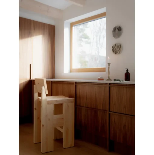 Vaarnii 001 Barstol H65 Fyrretrá