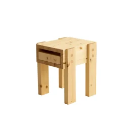 Vaarnii 003 Stilts Sidebord Fyrretrá