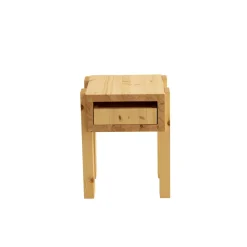 Vaarnii 003 Stilts Sidebord Fyrretrá