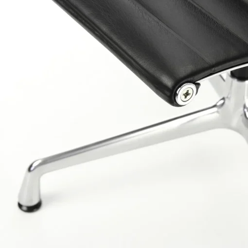 Vitra Aluminium EA 108 Kontorstol med Swivel Sort/Krom