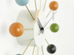 Vitra Ball Clock Vágur Multifarvet
