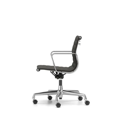Vitra EA118 Kontorstol med Swivel/Armlán/Vippemekanisme Sort Láder/Krom Stel