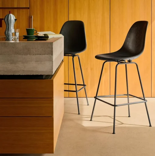 Vitra Eames Fiberglass Barstol Medium Parchment/Sort