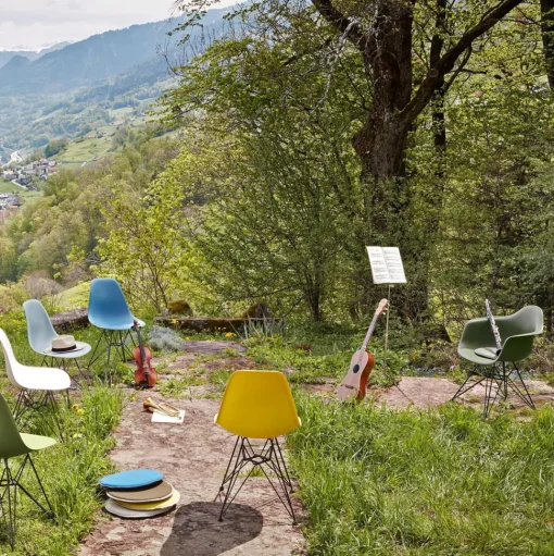 Vitra Eames Plastic DAX Spisebordsstol Med Armlán Deep Black