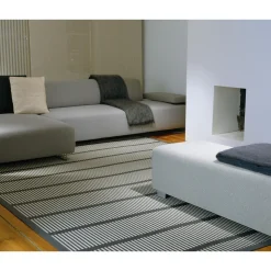 Woodnotes Cut Stripe Gulvtáppe 170x240 Papirgarn/Black Stone